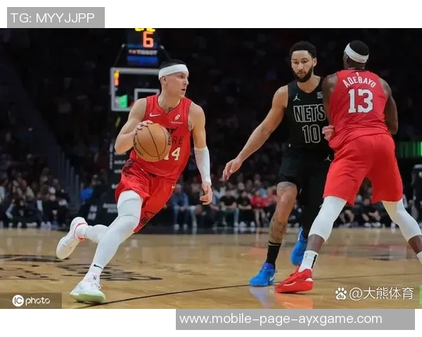 鲍威尔与希罗携手共进共同探讨默契配合之道